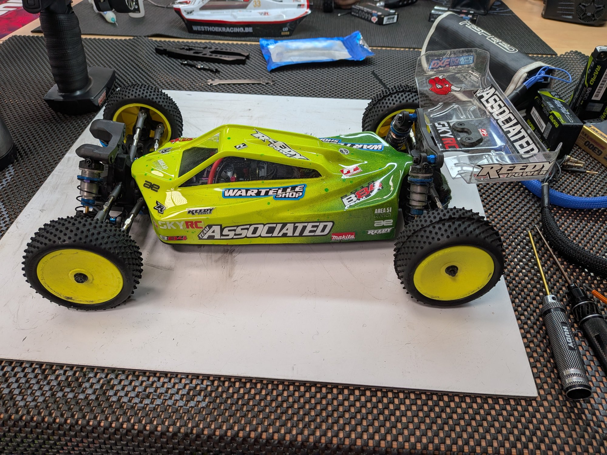 Team Associated B84, TT 1/10 4x4 Mod, voiture radiocommandée de John Delanote, RC Park