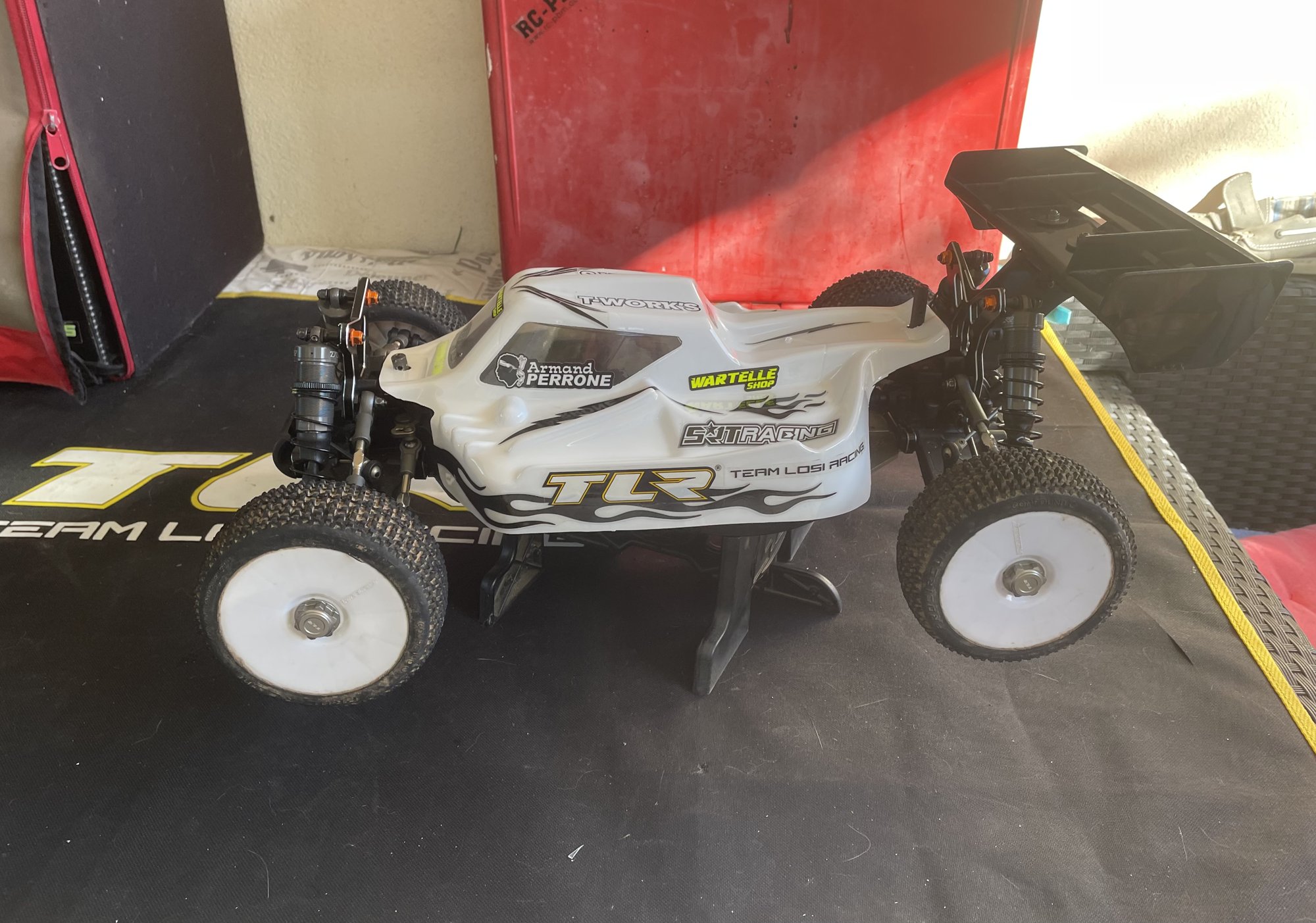 TLR Eight xe2.0